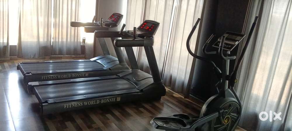 FITNESS WORLD TREDMILL GYM