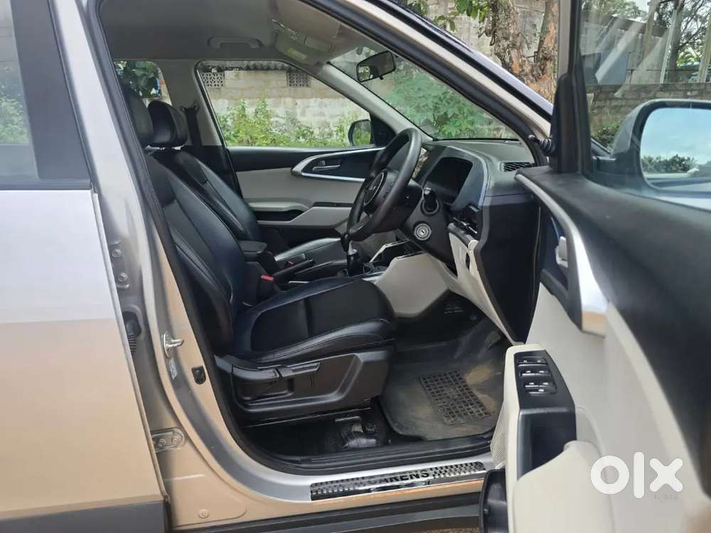 Kia Carens 2023 Petrol Manual 90000 Km First Owner