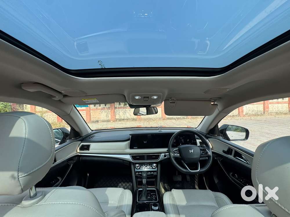 Mahindra Xuv700 2.0 Ax 7 Petrol At Luxury Pack Str, 2025, Petrol