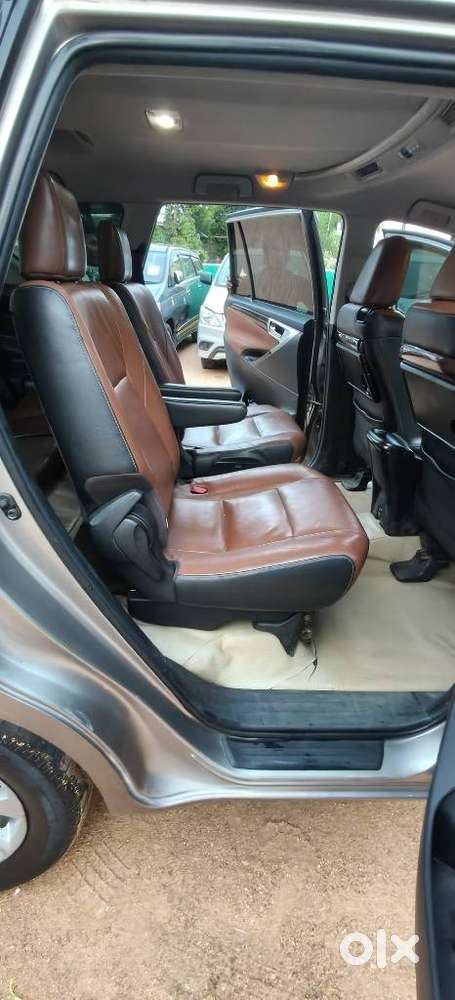 Toyota Innova Crysta 2.8z Automatic, 2016, Diesel