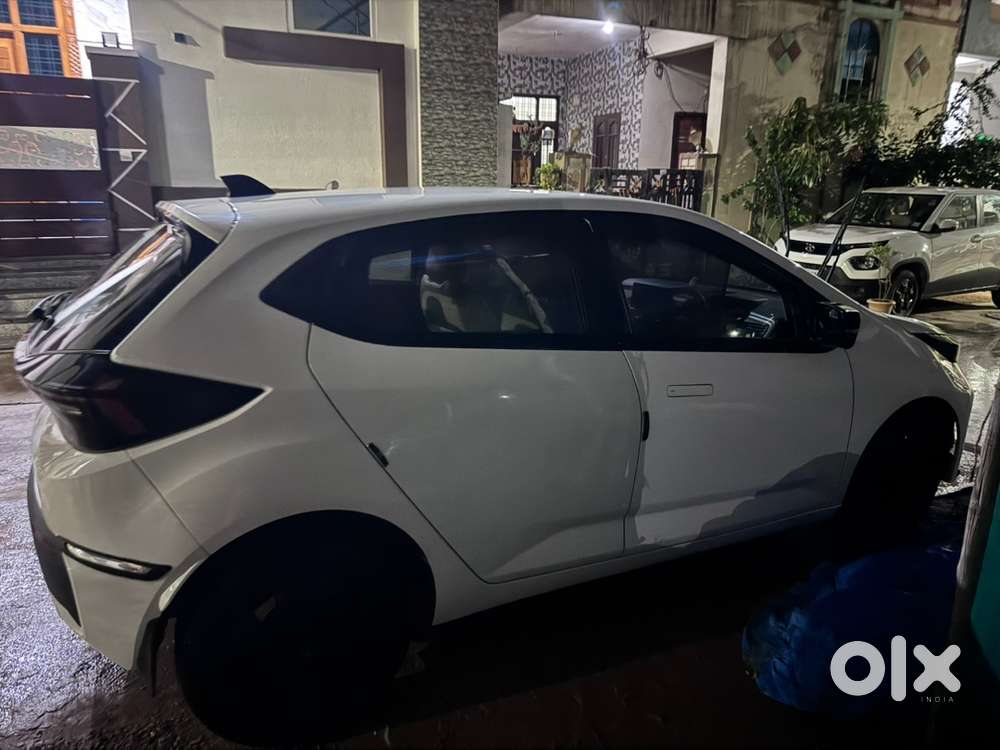 Tata Altroz Petrol 2025