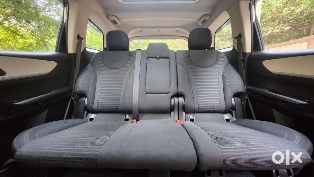 Mahindra Xuv700 2.0 Ax 5 Petrol Mt 7 Str, 2022, Petrol