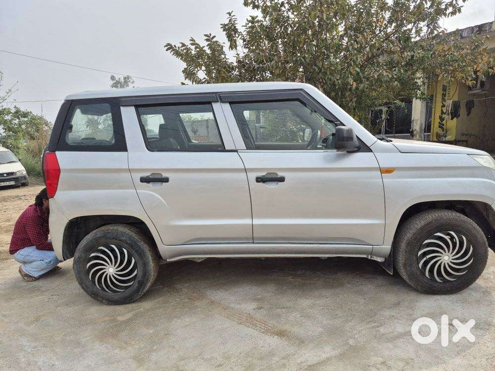 Mahindra Tuv 300 T10 Amt Dual Tone, 2017, Diesel