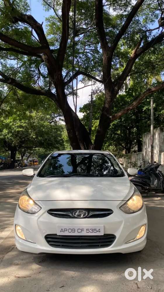 Hyundai Fluidic Verna 2011 Diesel Manual