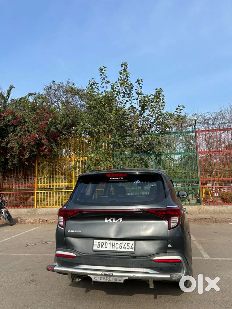 Kia Carens 2023 Petrol Well Maintained