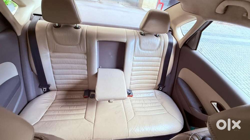 Skoda Rapid Elegance Plus 1.6 Tdi (manual) – Top Variant