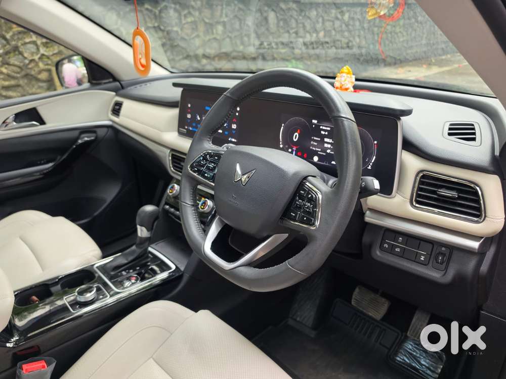 Mahindra Xuv700 2.2 Ax 7 Diesel At Luxury Pack Str Awd, 2025, Diesel