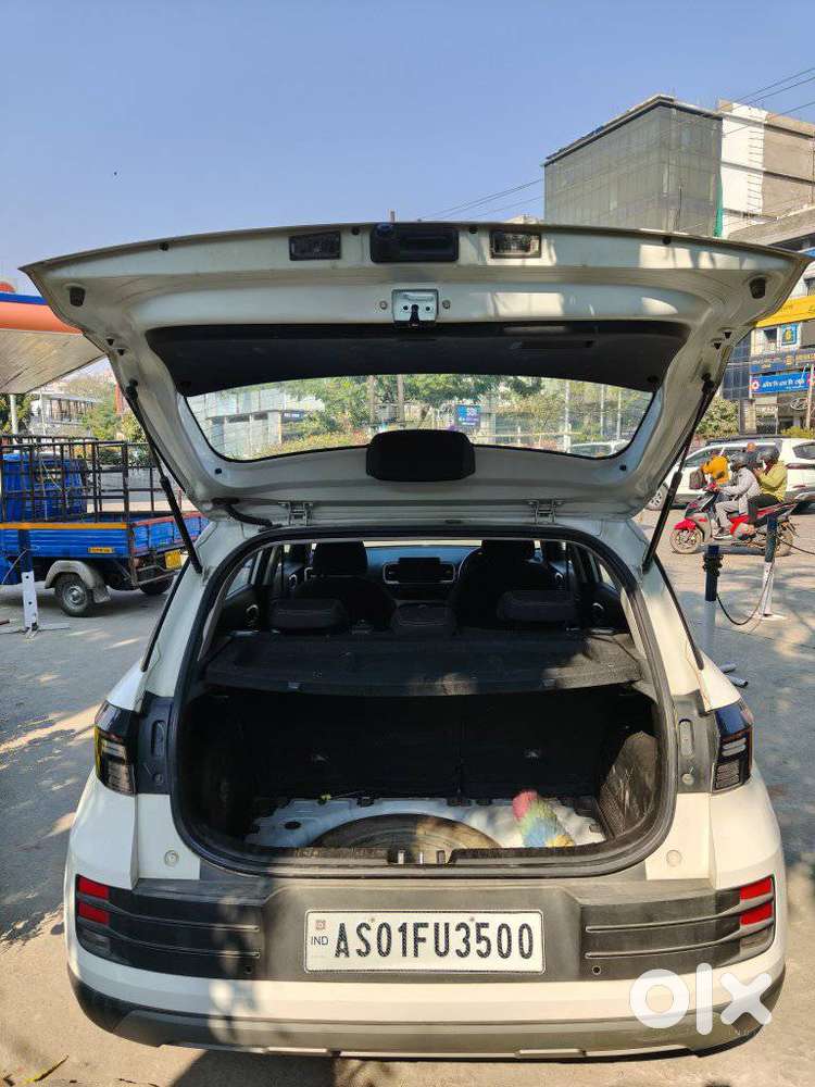 Hyundai Venue Sx Mt, 2023, Petrol