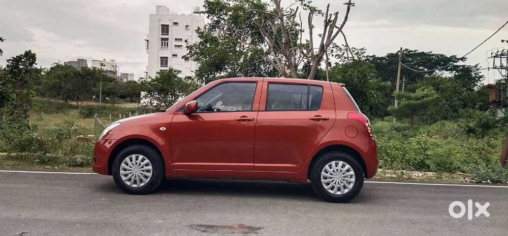 Maruti Suzuki Swift Lxi Bsiv, 2010, Petrol