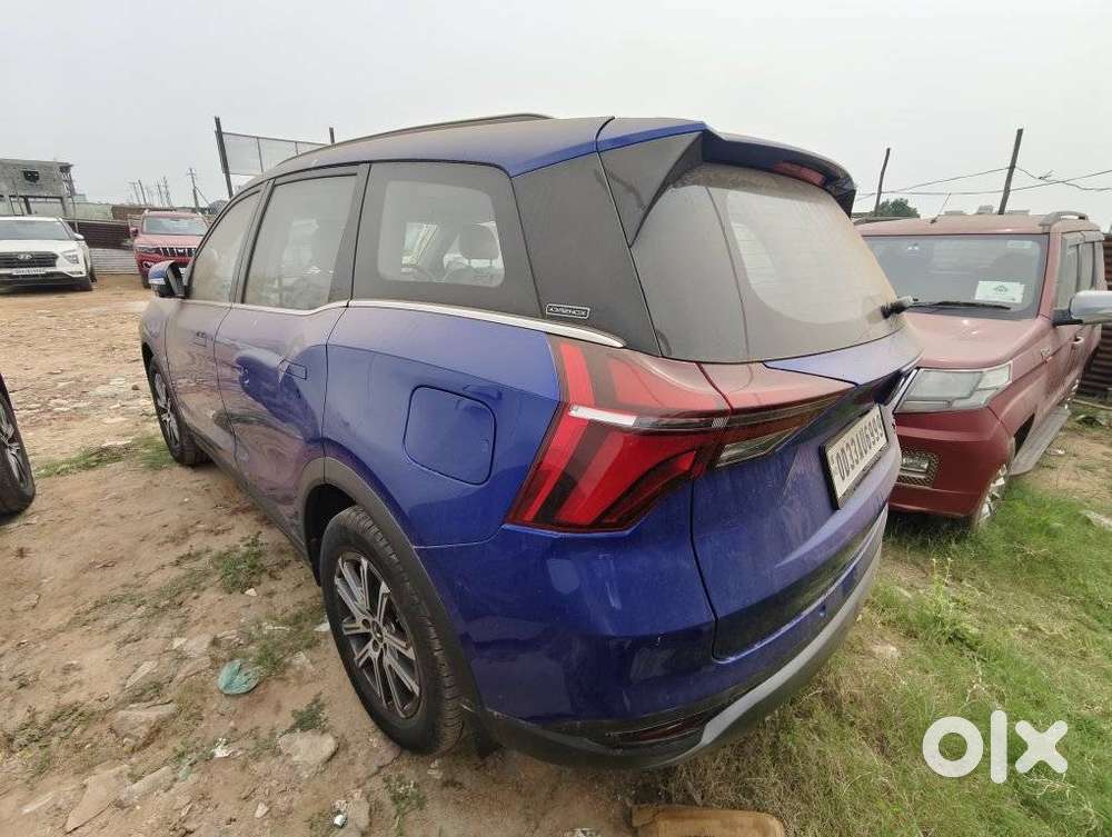 Mahindra Xuv700 2.0 Ax 7 Petrol At Luxury Pack Str, 2025