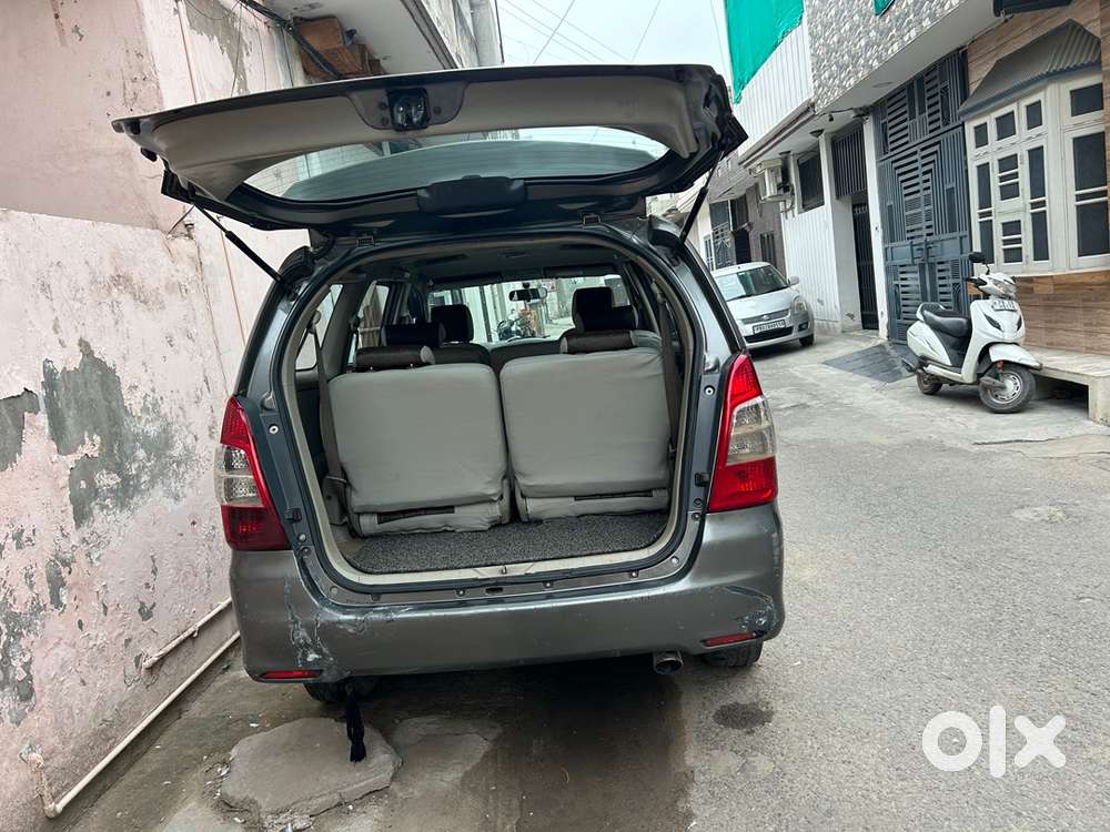 Toyota Innova 2012 Car
