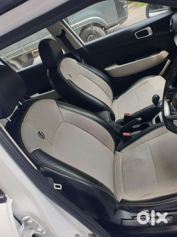 Hyundai Venue 2023 Petrol 27383 Km Driven