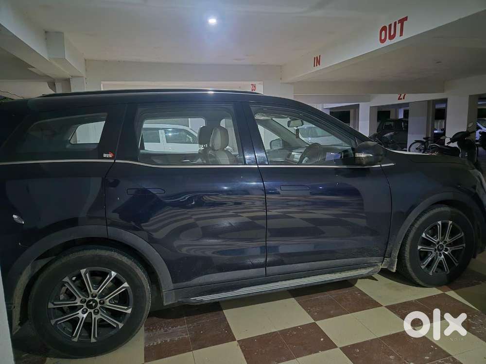 Mahindra Xuv700 2.0 Ax 7 Petrol At Luxury Pack Str, 2025, Petrol