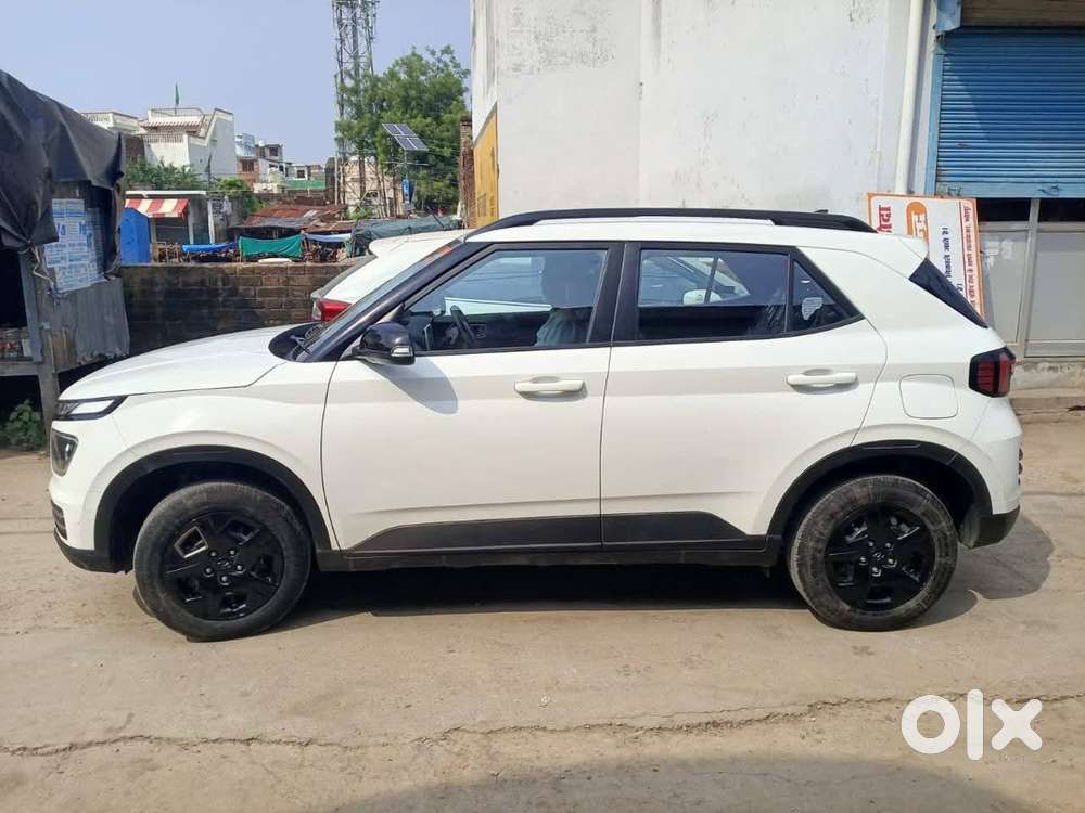 Hyundai Venue Petrol 2025
