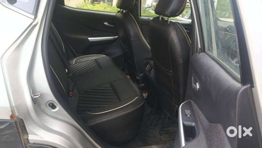 Nissan Magnite 1.0 Xv Premium, 2023, Petrol