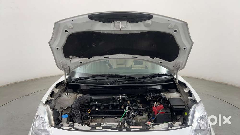 Maruti Suzuki Dzire Vxi Ags, 2022, Petrol