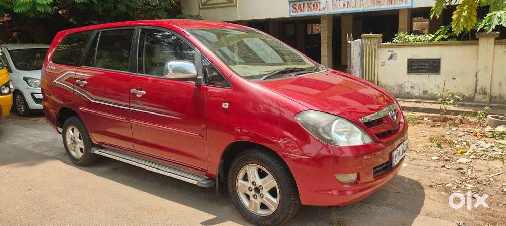 Toyota Innova 2.5 V Diesel 8-seater, 2007, Diesel