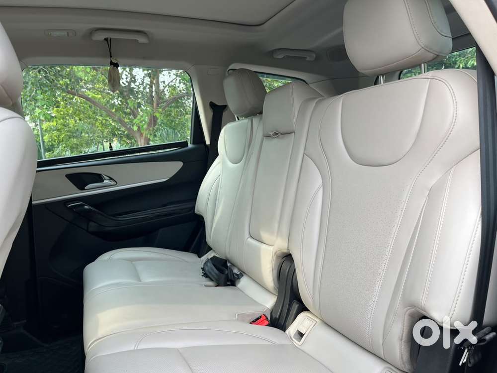 Mahindra Xuv700 2.0 Ax 7 Petrol At Luxury Pack Str, 2022, Petrol