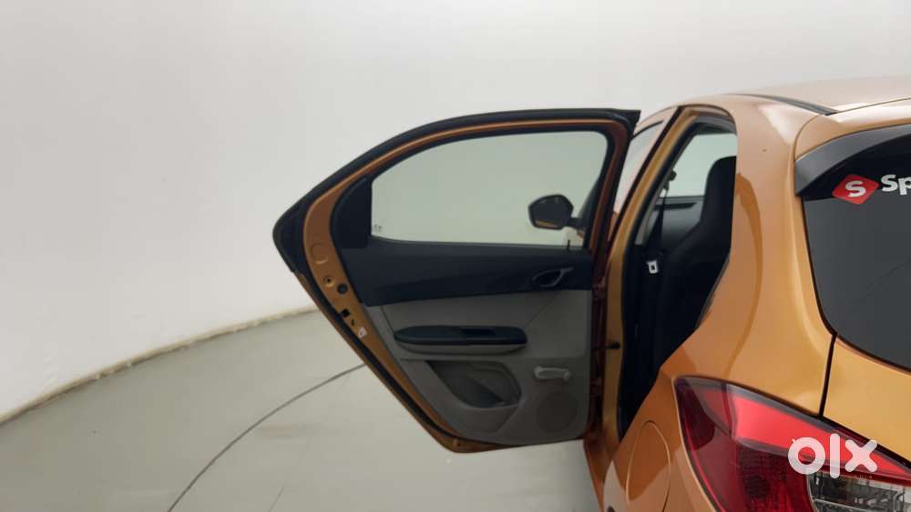 Tata Tiago Xe, 2018, Petrol