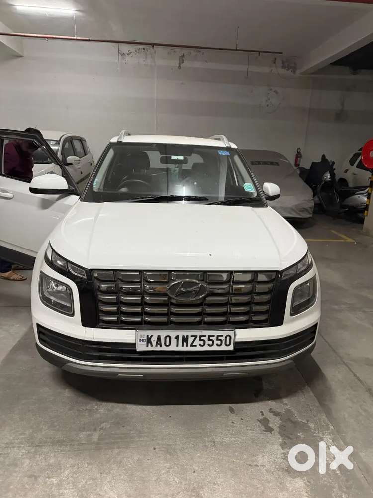 Hyundai Venue 2023 Petrol 9000 Km Driven