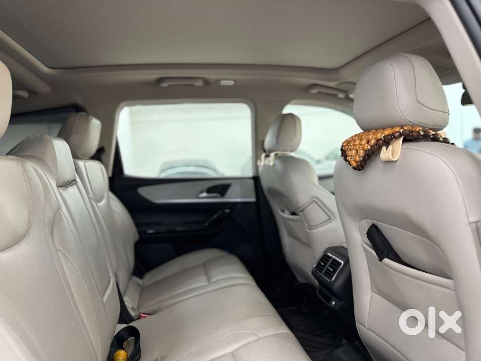 Mahindra Xuv700 2.0 Ax 7 Petrol At Luxury Pack Str, 2024, Petrol