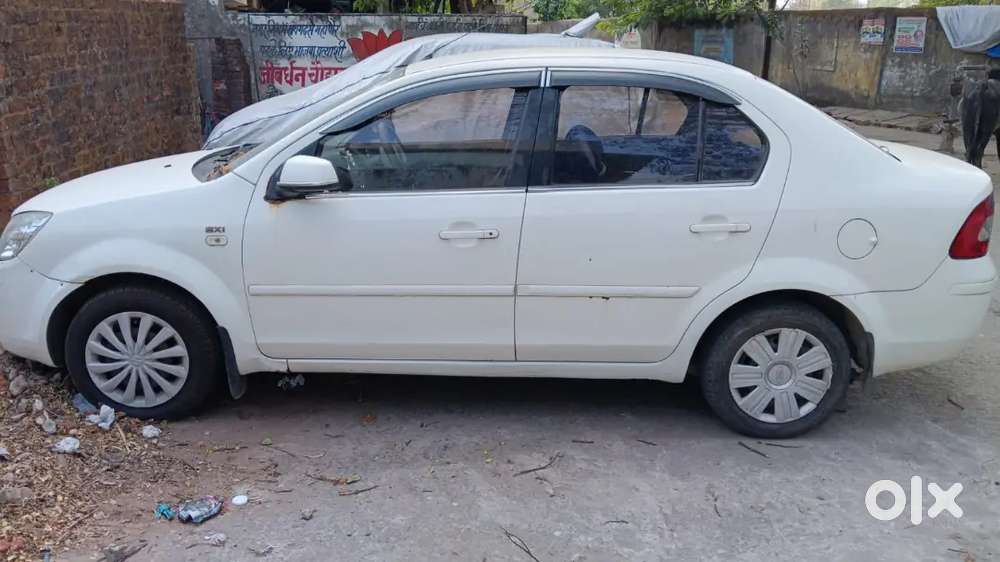 Ford Fiasta 1.6(white Color)
