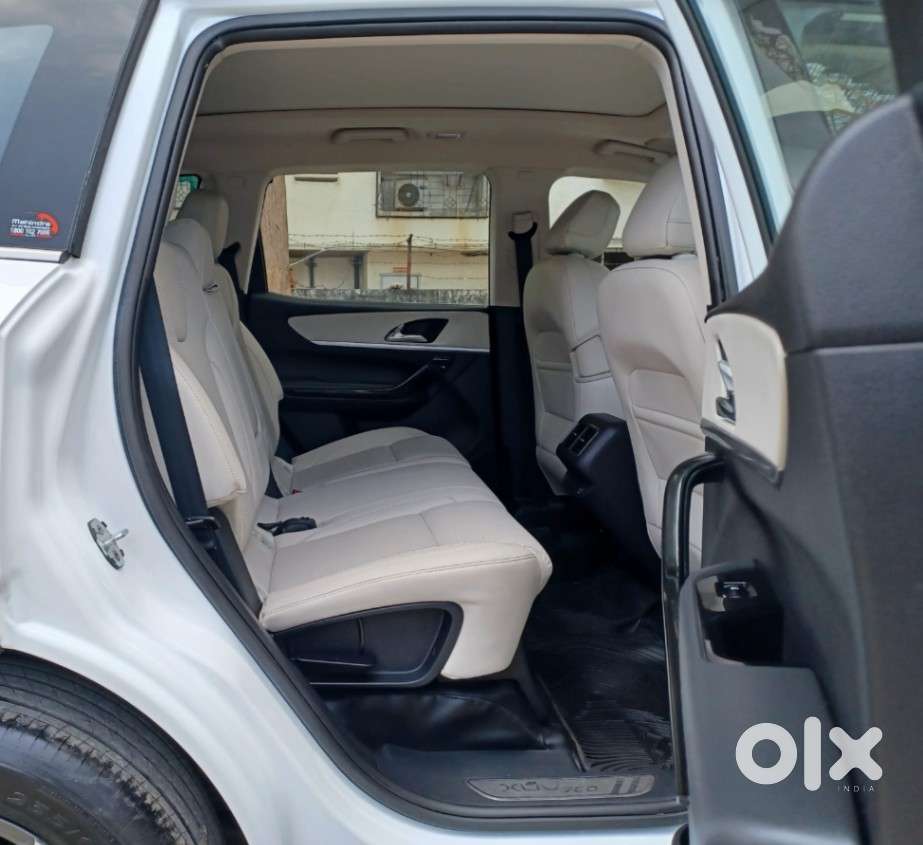 Mahindra Xuv700 2.0 Ax 7 Petrol At Luxury Pack Str, 2024, Petrol