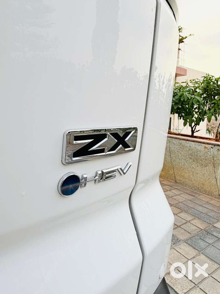 Toyota Innova Hycross 2.0 Zx Hybrid 7 Str, 2025, Petrol