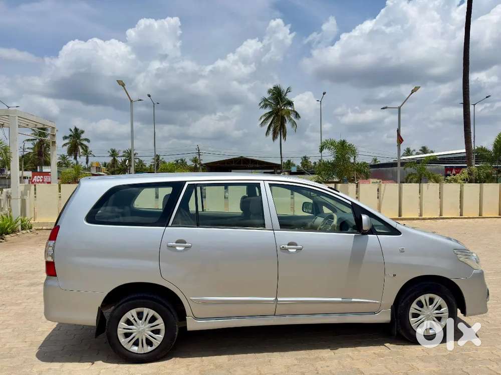 Toyota Innova 1st Owner 2014