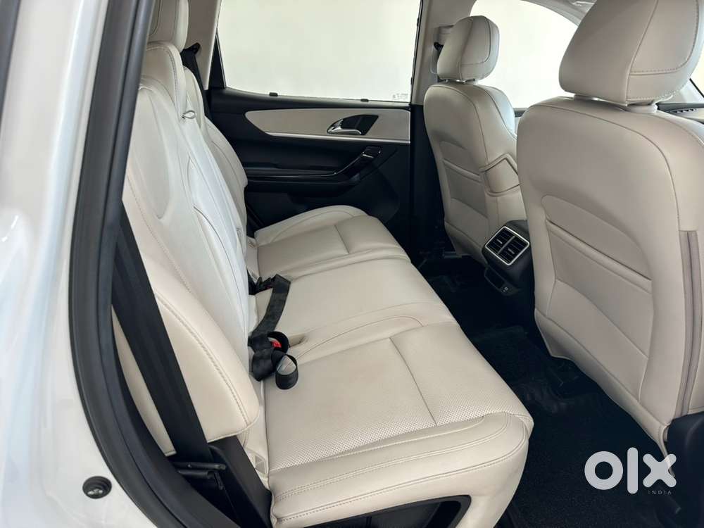 Mahindra Xuv700 Diesel Ax7l At 2023 November