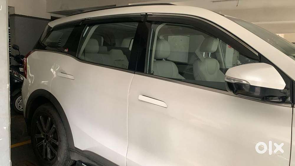 Mahindra Xuv700 Petrol Well Maintained