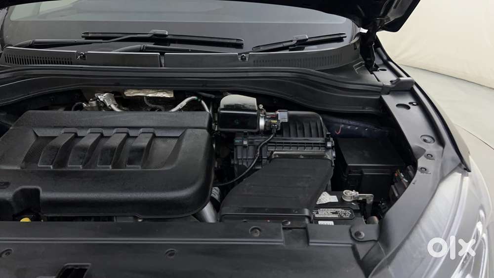 Mahindra Xuv700 2.2 Ax 5 Diesel At Str, 2024, Diesel