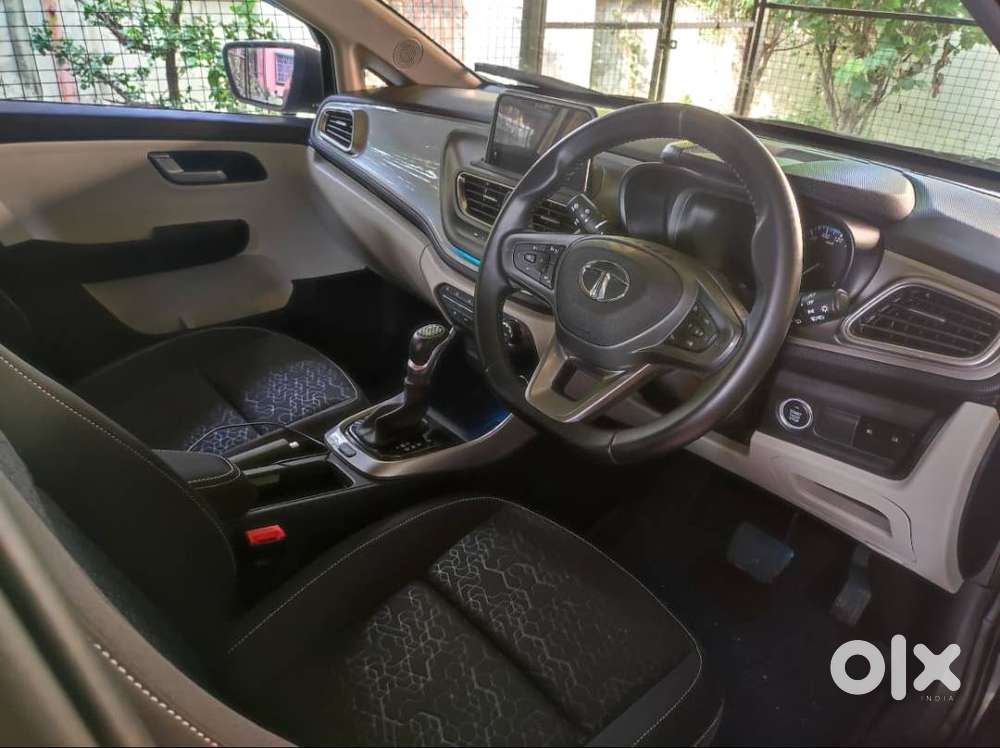 Tata Altroz Petrol With Sunroof In Good Condition