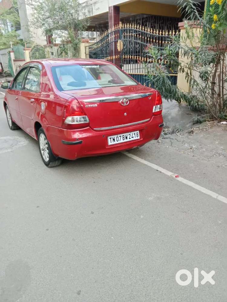 Toyota Etios 1.5 V 2013
