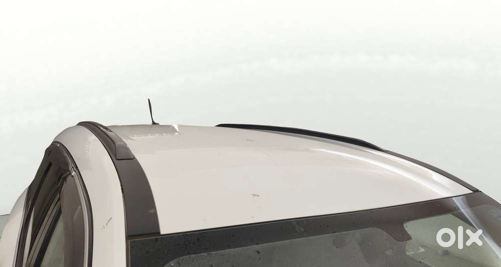 Mahindra Xuv700 2.0 Mx Petrol Mt 5 Str, 2022, Petrol