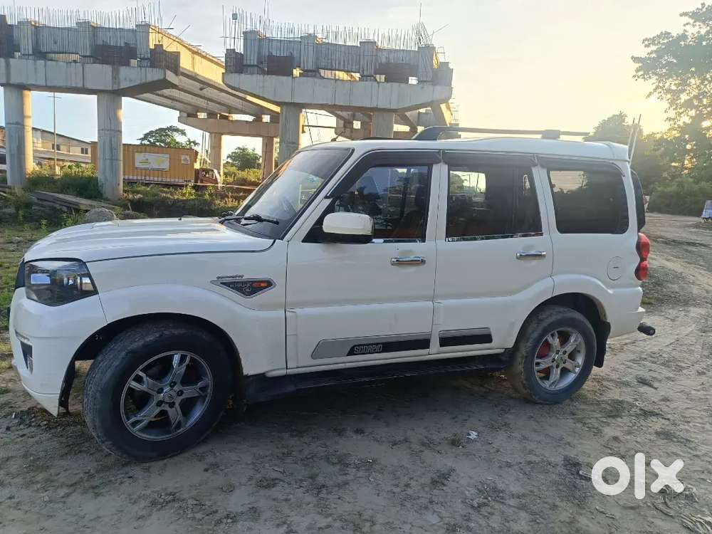 Mahindra Scorpio S10