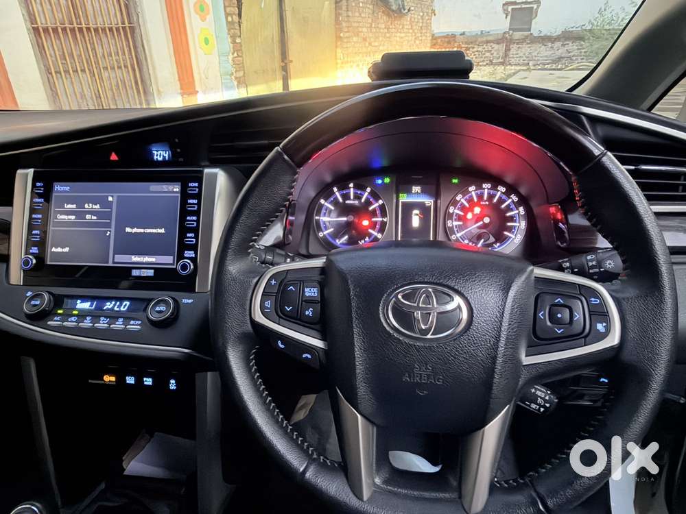Toyota Innova Crysta 2.4 V 7 Str, 2022, Petrol