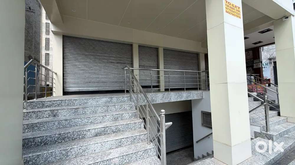 BUILDING available for rent in Derabassi