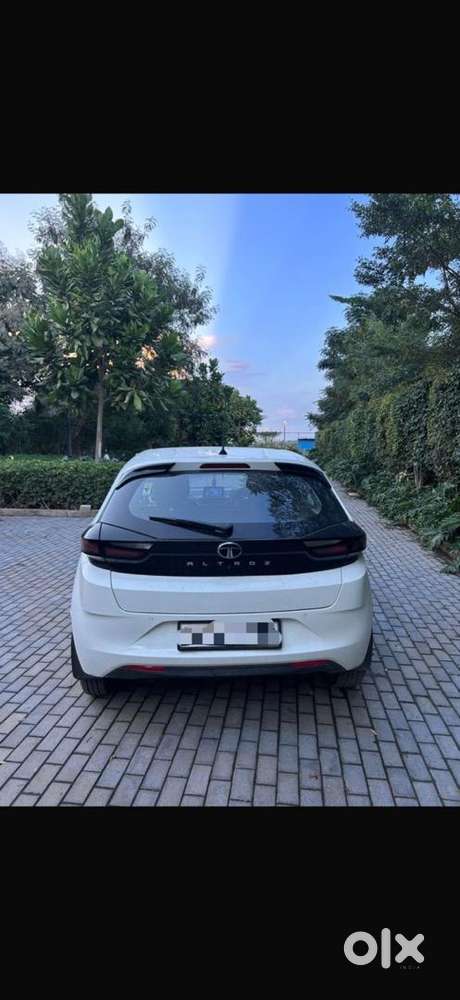 Cng + Petrol Single Hand Driven