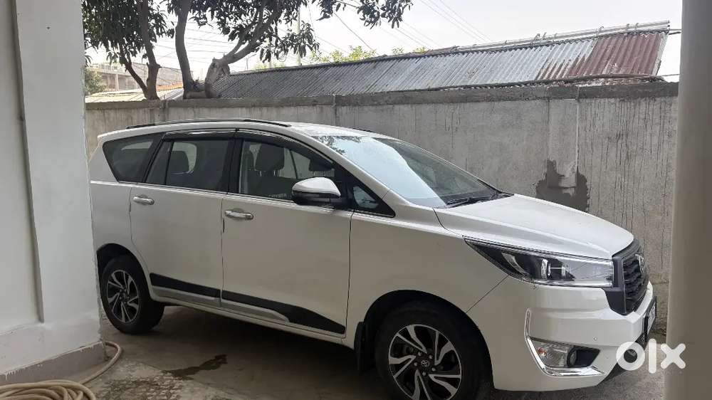 Toyota Innova Crysta 2.4v 2023