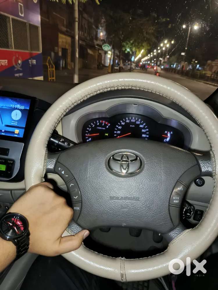Toyota Innova Vx 7 Petrol 2011