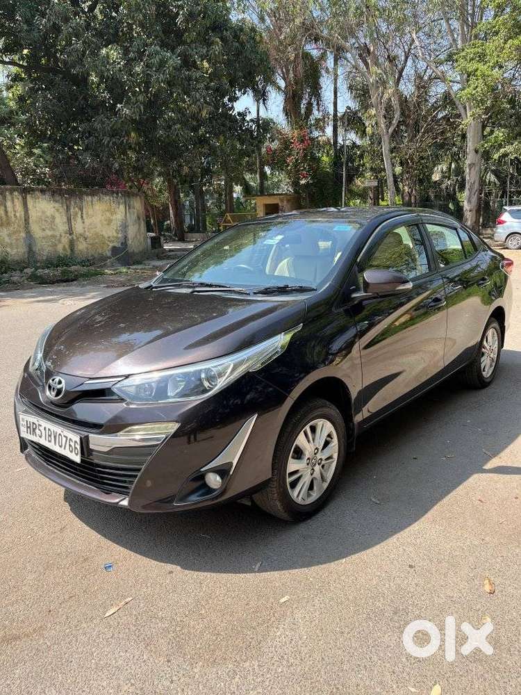 Toyota Yaris V Cvt, 2019, Petrol