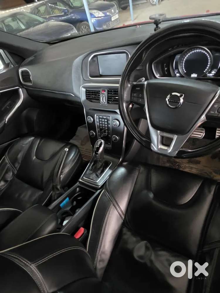 Volvo V40 2017 Diesel 97000 Km Driven. Neatly Maintained