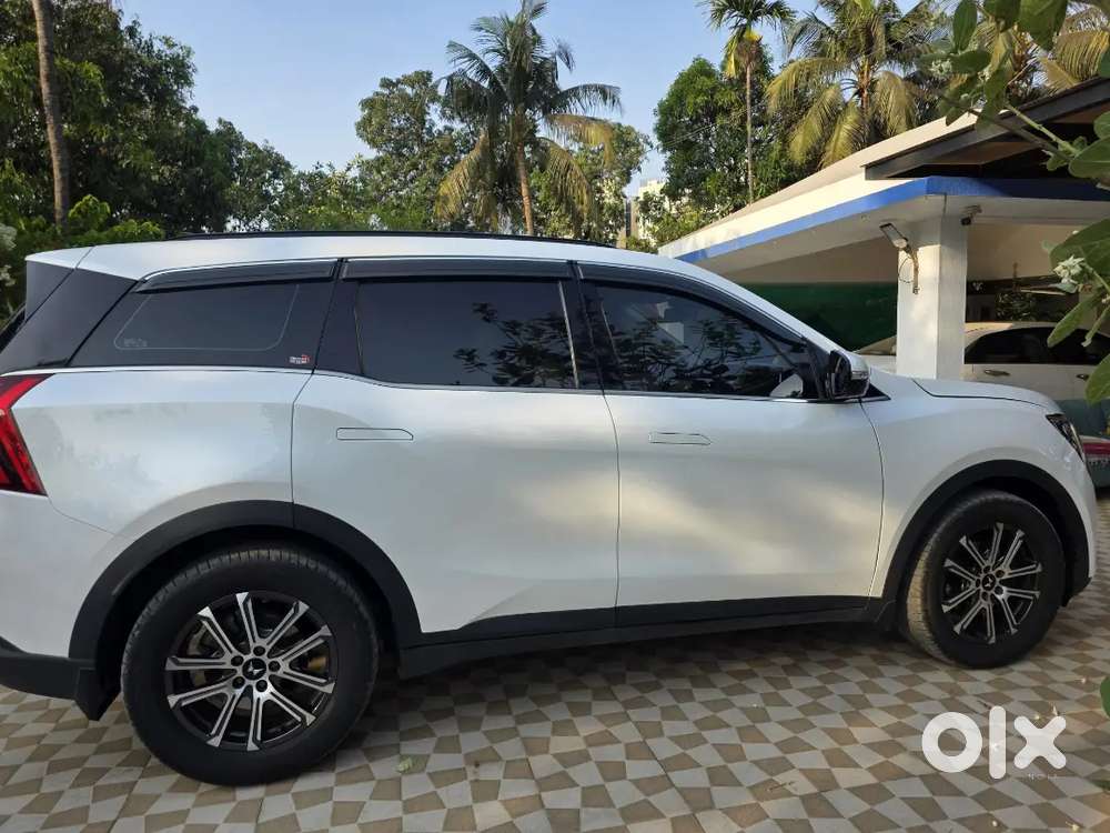 Mahindra Xuv700 2024 Diesel Well Maintained