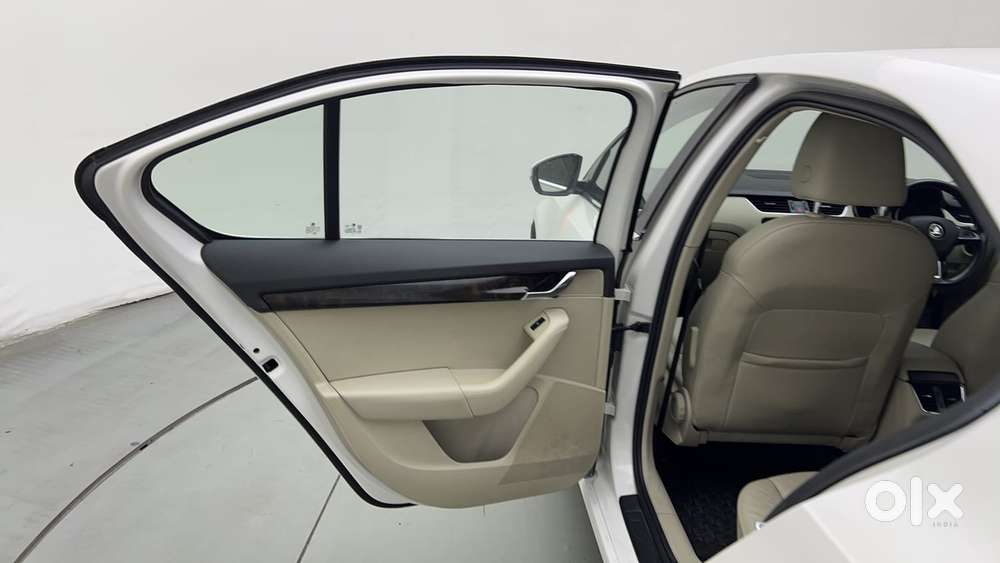Skoda Octavia Ambition Plus 1.8 Tsi At, 2017, Petrol