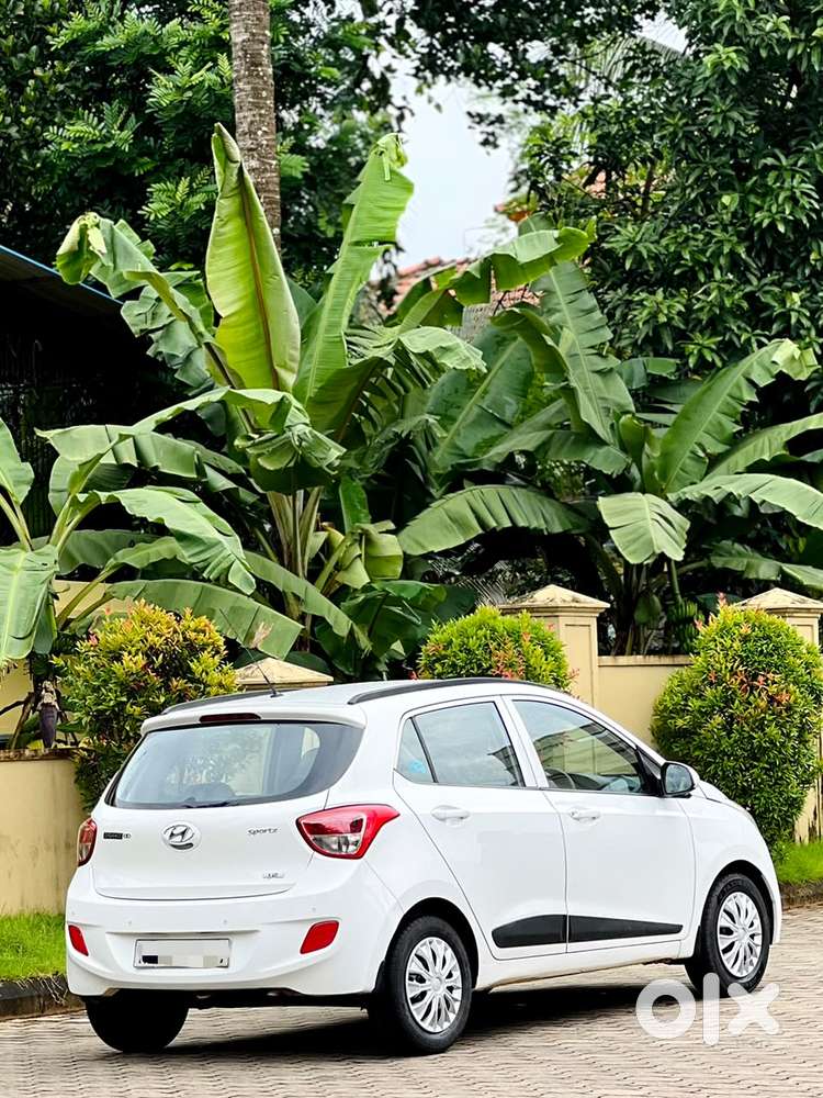 Hyundai Grand I10 Sportz, 2015, Petrol