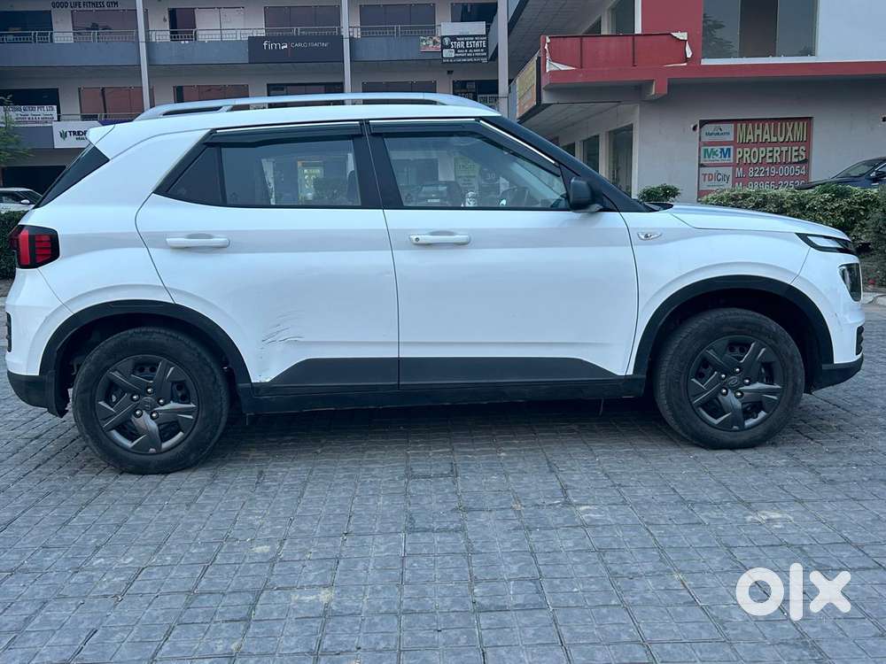 Hyundai Venue E 1.2 Petrol, 2024, Cng & Hybrids