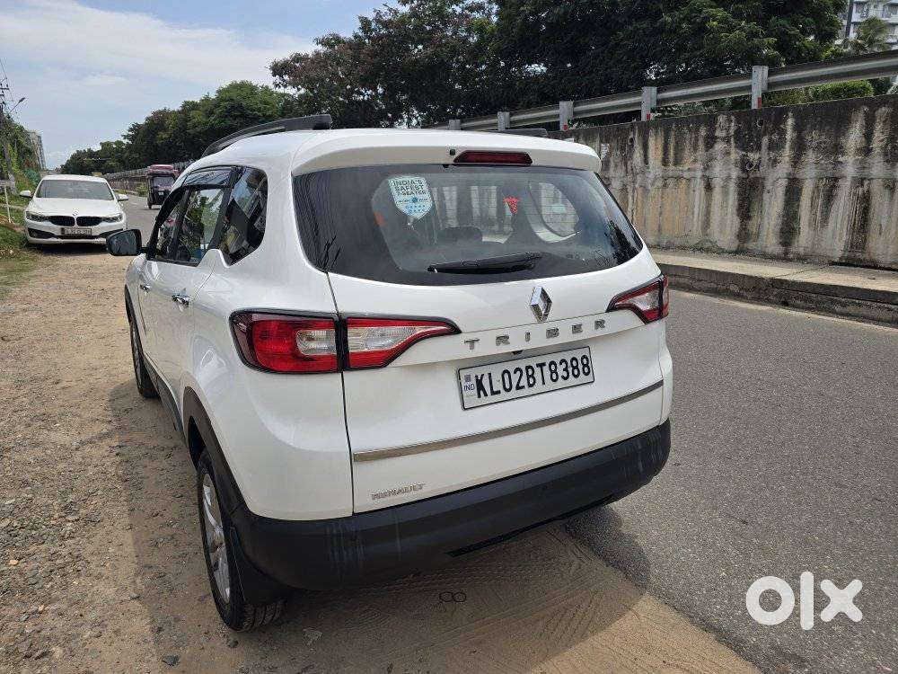 Renault Triber Rxz, 2023, Petrol
