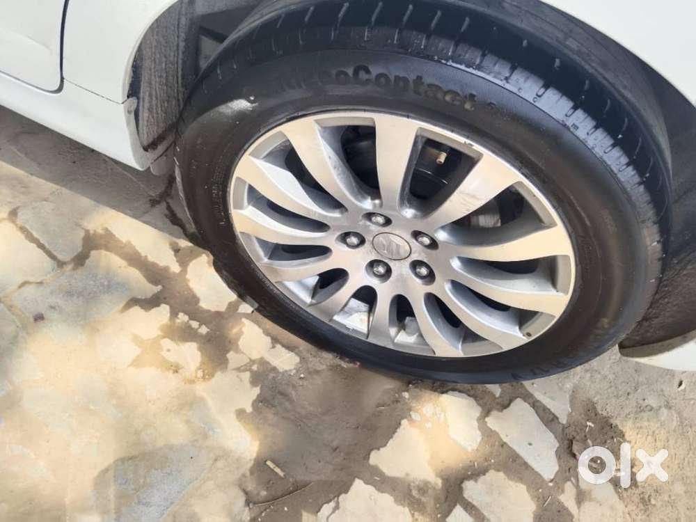 Maruti Suzuki Kizashi 2012 Petrol Well Maintained