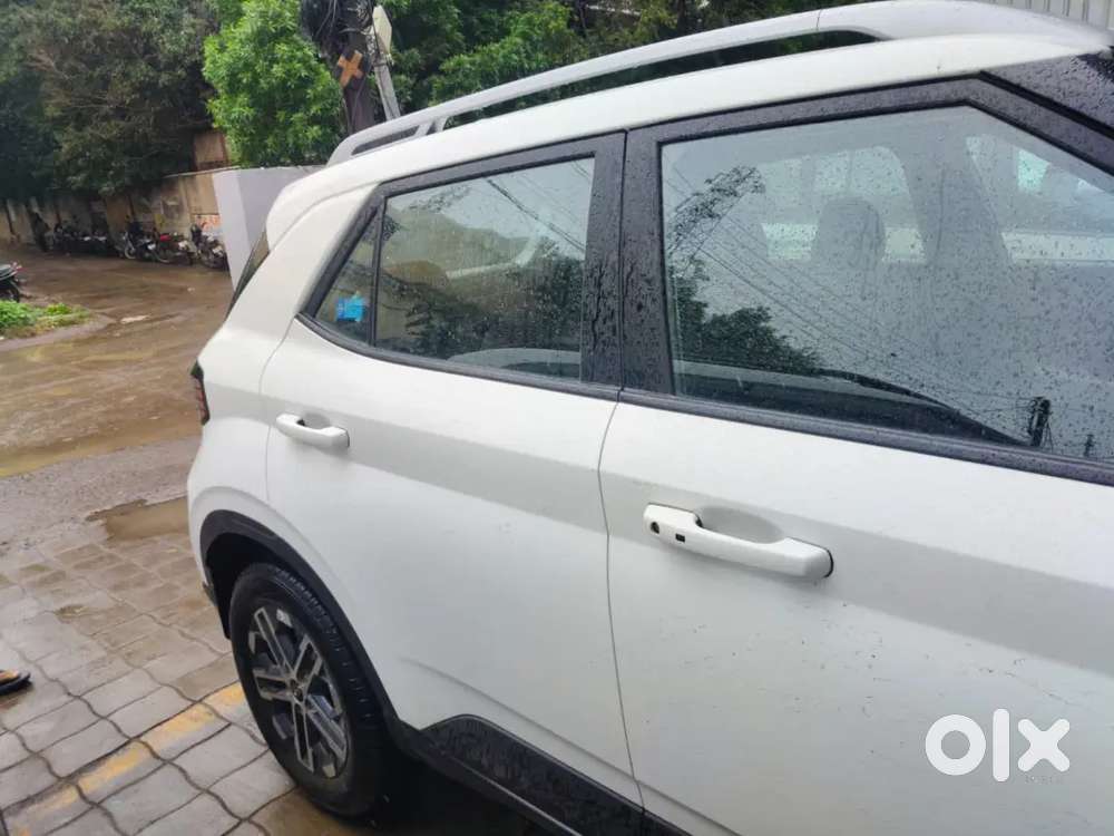 Hyundai Venue 1st Owner 2022 New Shape White Colour
